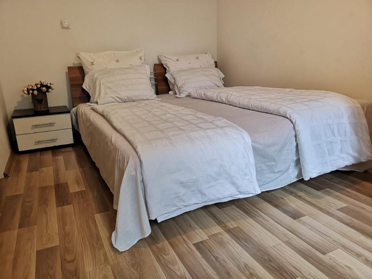 Deea Apartament Apartment Крайова Екстериор снимка